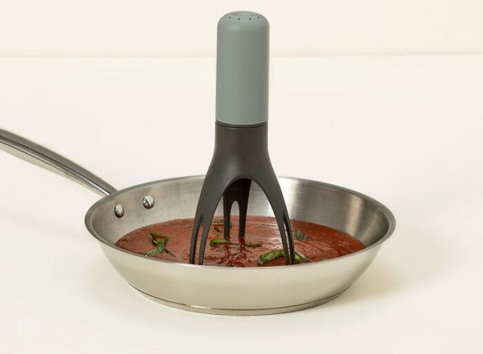 This Automatic Pan Stirrer Is Like Having Another Pair Of Hands In The Kitchen, Just Less Annoying 