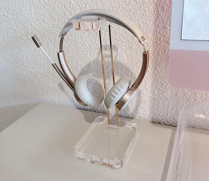 This Headphones Stand Displayes Your Tech Like A Piece Of Fine Jewelry 