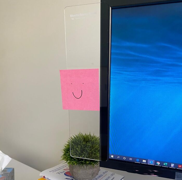  Transparent Monitors Memo Pads: If You Aren't Filling Your Desktop With Icons, Why Would You Will It With Sticky Notes?