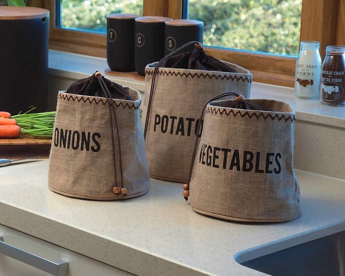 Keep Your Root Vegetables Fresher For Longer With This Potato/Onion Bag With Blackout Lining 
