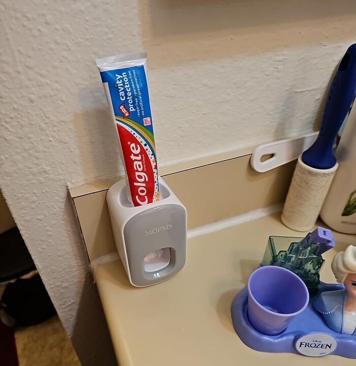  Automatic Toothpaste Squeezer : Never Have The Cap-On Cap-Off Fight Again
