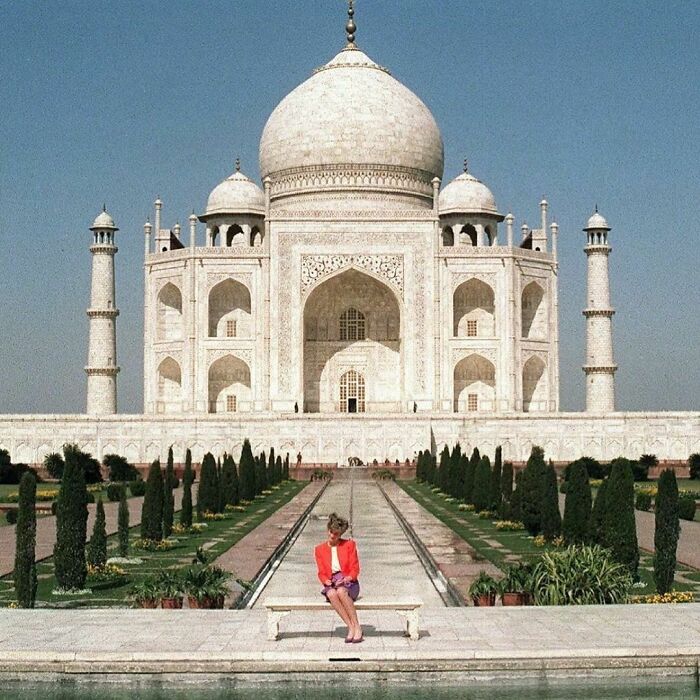 Princess Diana At The Taj Mahal In 1992 Photographed By Anwar Hussein