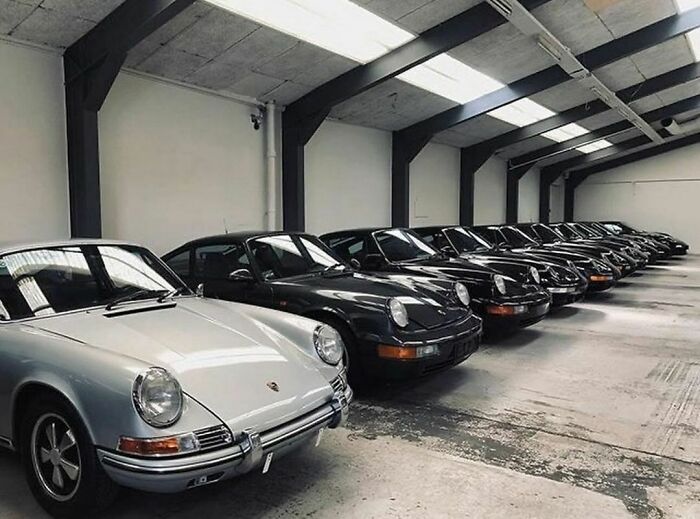 Fleet Of 911 Porsches From The Late 80’s