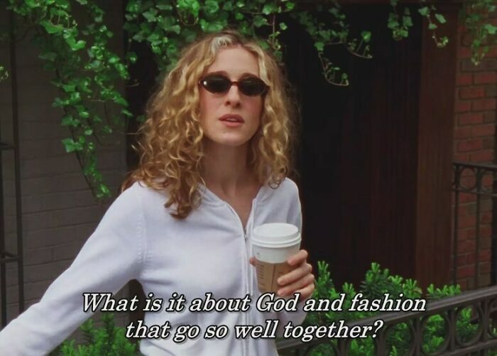 Carrie Bradshaw In Sex And The City, S 1, Ep 12 “Oh Come All Ye Faithful”. (1998)