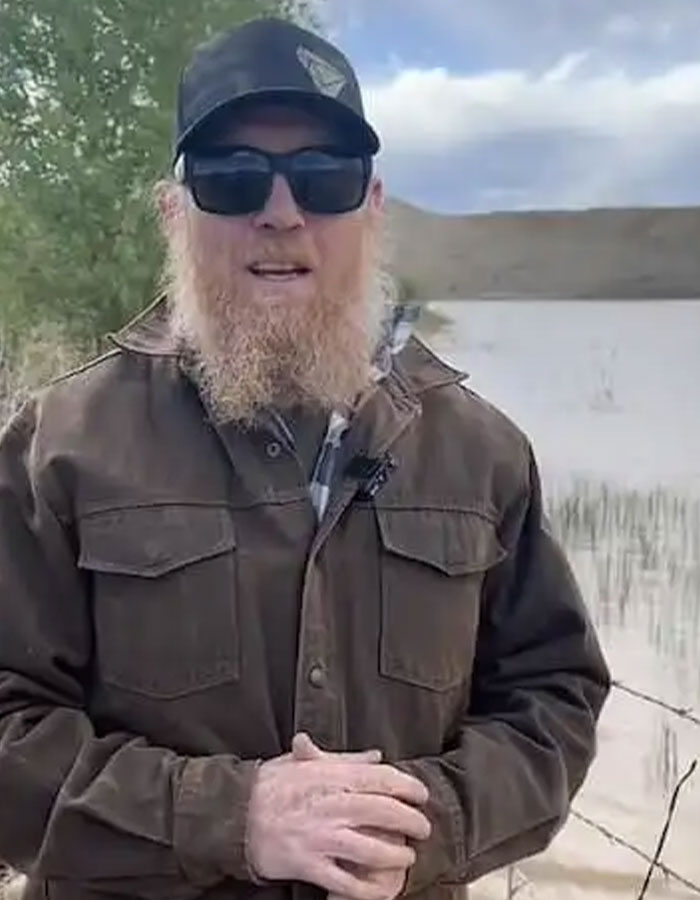 Man Warned To “Be Careful” After He Starts Investigating Women’s Shoes Found In Colorado Desert