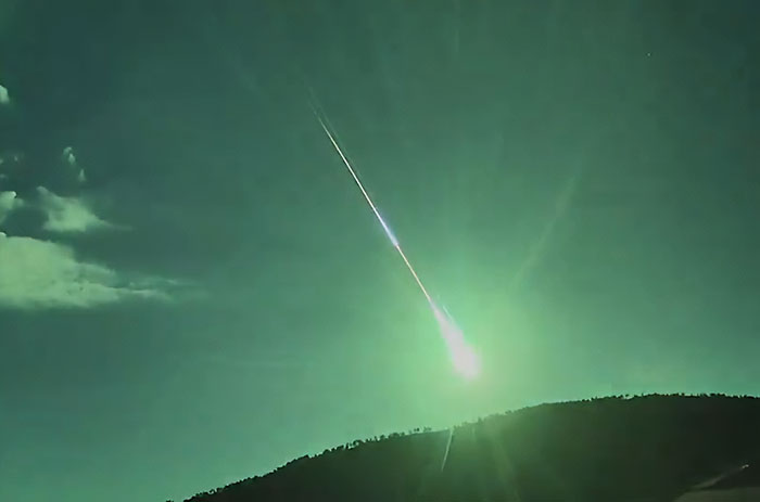 Comet Fragment Explodes, Illuminating Sky With Blue Fireball Over Spain And Portugal