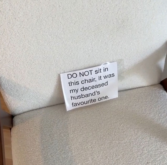 "Do Not Sit In This Chair": Woman Shares All The Insane Notes Left By Her Airbnb Host