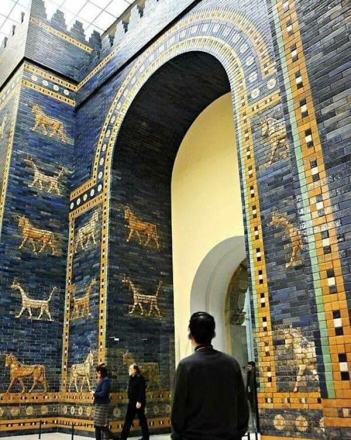 The Ishtar Gate, Built By The Babylonian King Nebuchadnezzar II In Mesopotamia In 575 Bc, Using Blue Lapis Lazuli And Dense Asphalt Bricks. It's Now Preserved In The Pergamon Museum, Berlin