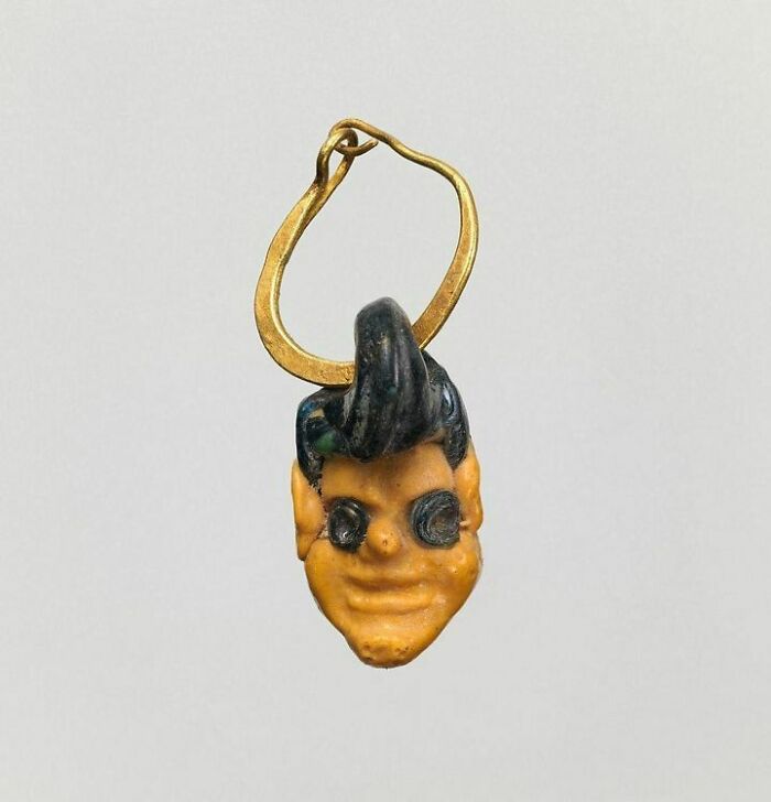 Gold Earring With Glass Head Pendant 3rd–1st Century B.c. Phoenician Or Carthaginian