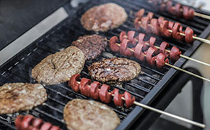 Guy Ponders If He Went Too Far After Kicking Sister’s New Yet Entitled BF Out Of His Family Cookout