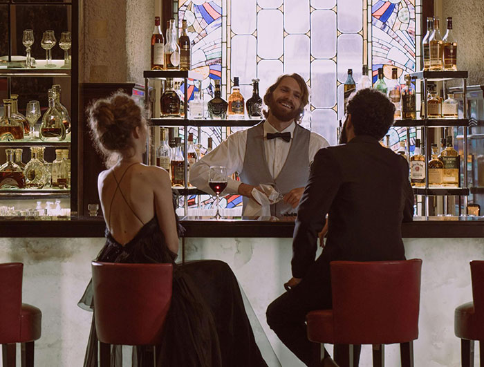 40 Bartenders Reveal The Worst First Dates They’ve Seen That Range From Cringe To Heartbreaking