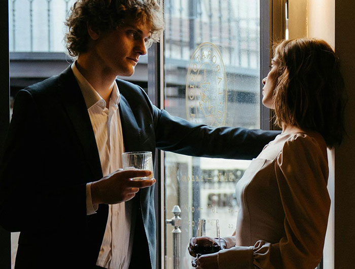 40 Bartenders Reveal The Worst First Dates They’ve Seen That Range From Cringe To Heartbreaking