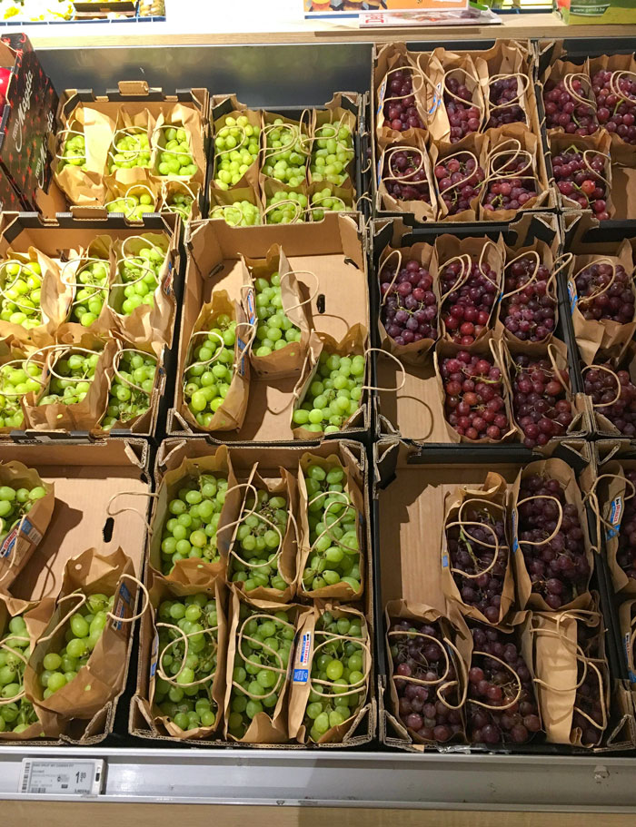 This Supermarket Had Tiny Paper Bags Instead Of Plastic Containers To Reduce Waste