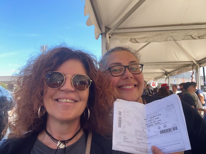 Marseille, 25th Of May 2024 , Around 3pm , Waiting On The Line To See Bruce Springsteen On Stage. There Is No Happy Ending To This Story ... But We Looooooove You Bruce 🌈