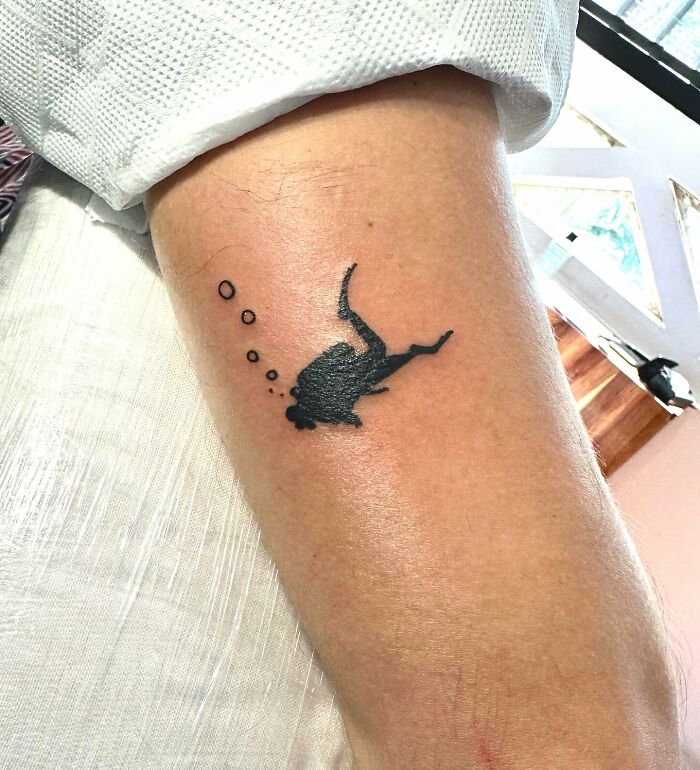 "We Were Like 'Oh'": 30 Tattoos That Artists Found Pretty Uncomfortable To Create