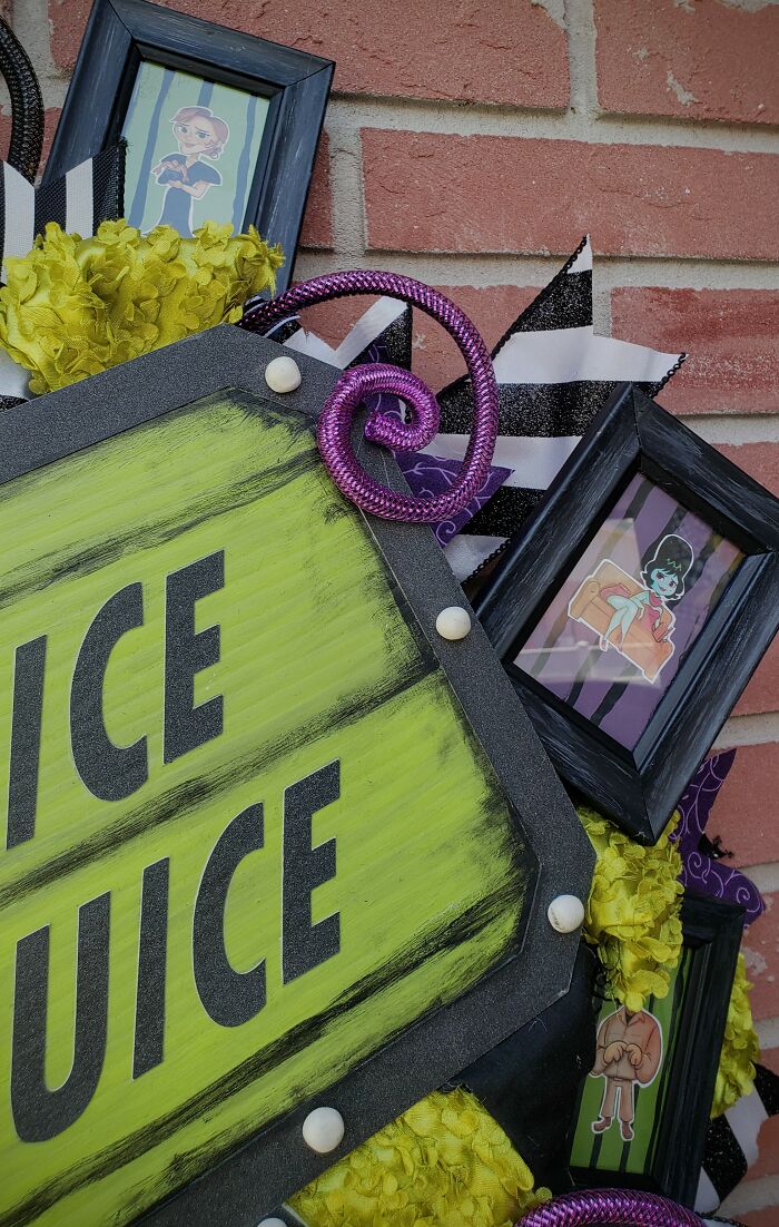 Beetlejuice Decorations: Large Wreath With Lighted Marquee And Your Favorite Characters Framed