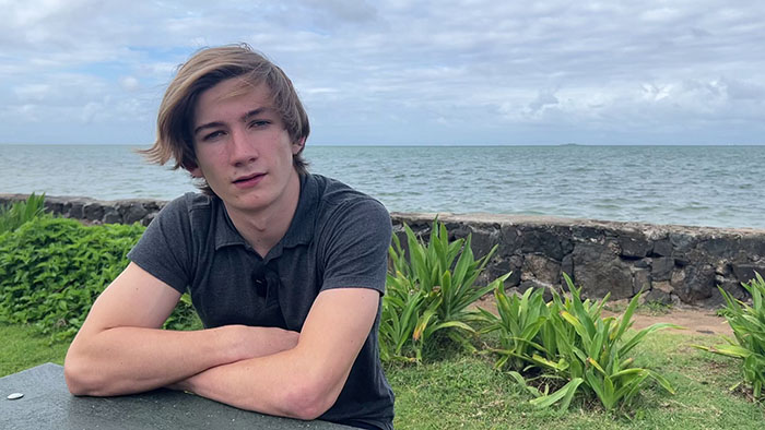 18YO Awarded $10K For Solving Why Local Hawaii Turtles Suffer From Cancer So Frequently