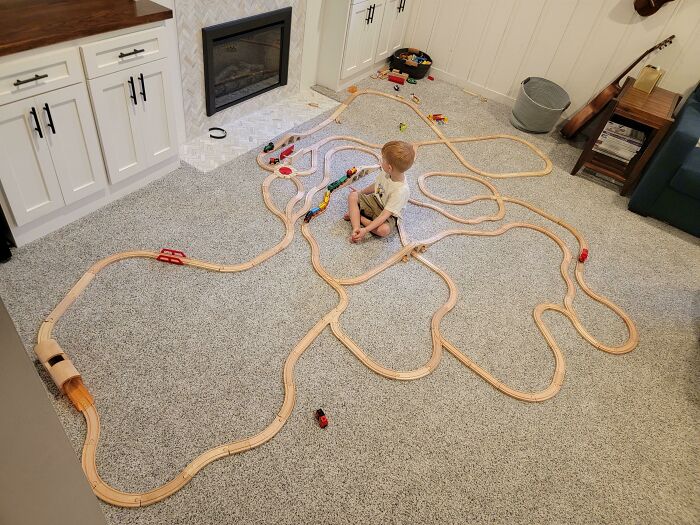 Pro Tip: Facebook Marketplace For Dirt Cheap Train Tracks