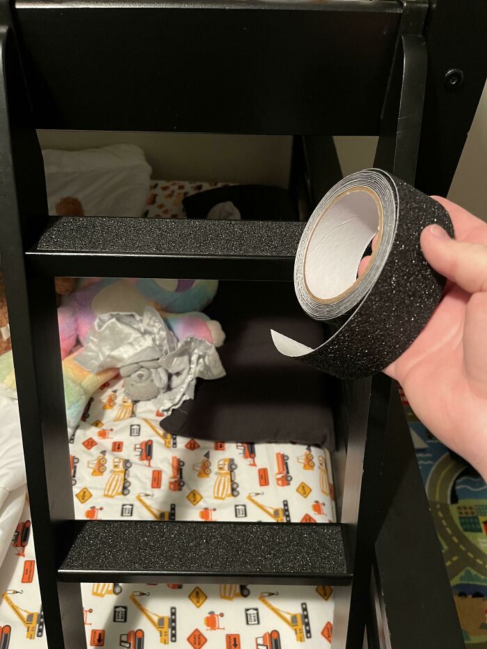 Dad-Tip: Add Grip Tape To Help A Slippery Bunk Bed Ladder!