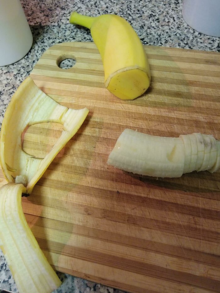 ¿El niño solo come la mitad de un plátano? Corta la cáscara y guarda la otra mitad. ¡Funciona muy bien!