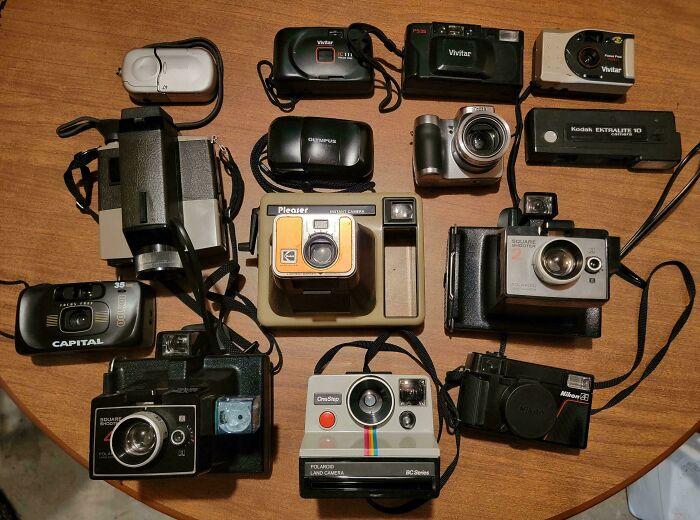 Found A Cardboard Box Of Various Cameras Being Thrown Out. No Clue Is They Work, But They Don't Look To Be In Bad Shape!