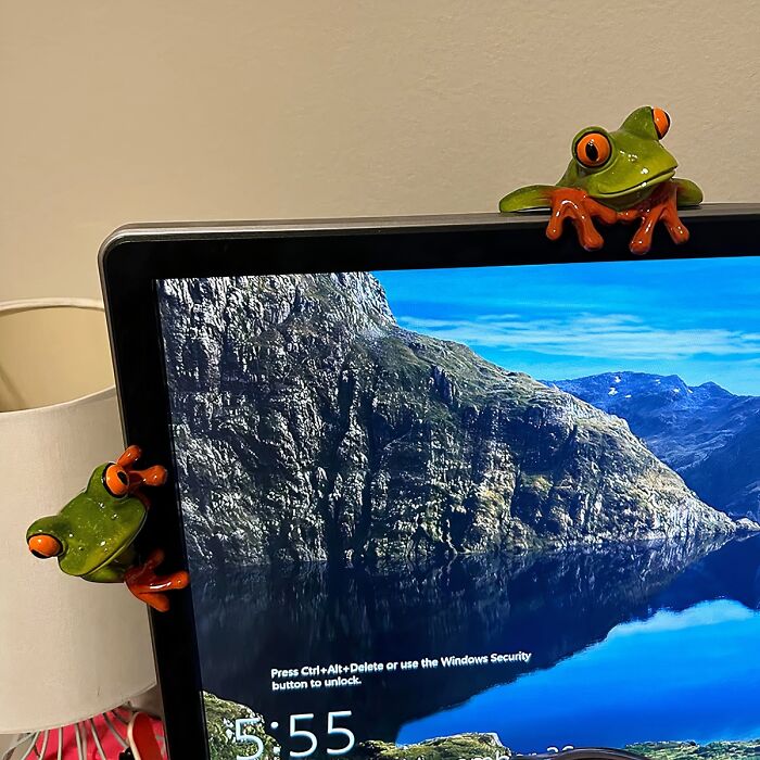 Hop On The Trend With This Adorable Resin Frogs Monitor Decoration