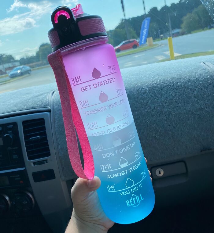 This 32Oz Leakproof BPA Free Drinking Water Bottle Is Your Personal Hydration Coach! 