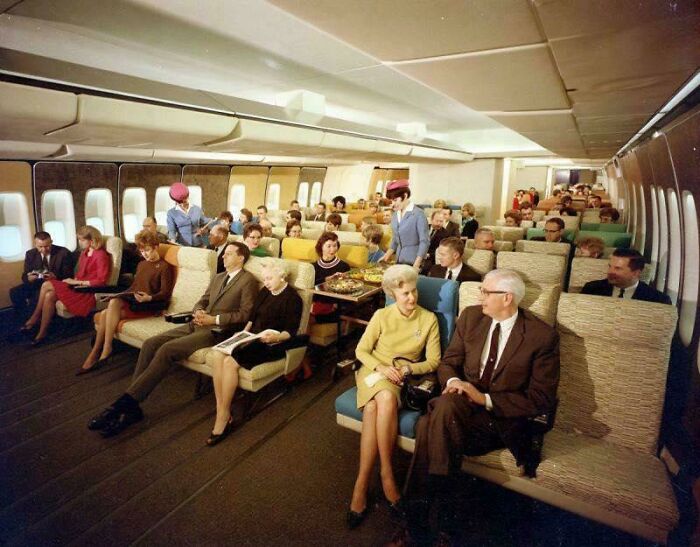 Economy Class Seating On A Pan Am 747 In 1970