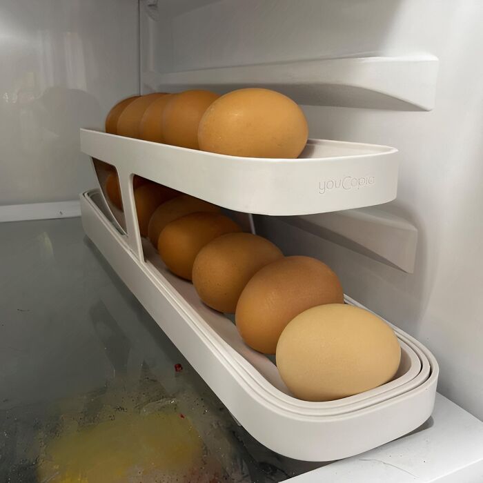 No More Scrambled Eggs In Your Fridge: Organize Them With This Rolling Egg Dispenser