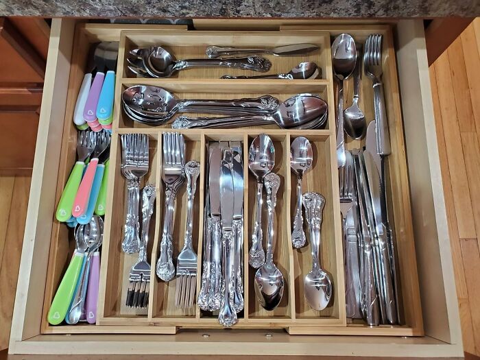 Your Spoons, Knives, And Forks Will Feel Right At Home In This Luxury Bamboo Organizer