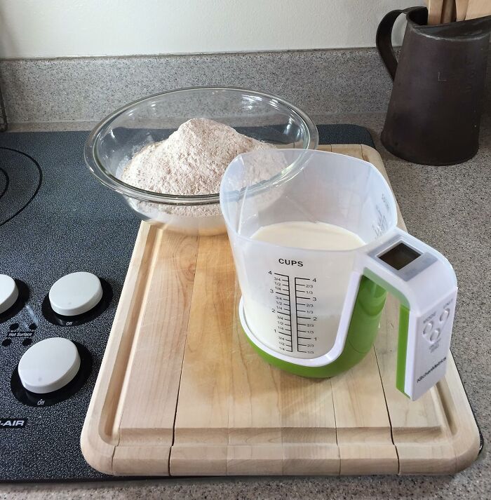 If You Still Don't Know How To Measure A Solid Or Weigh A Liquid, Try This Food Scale And Measuring Cup For The Best Of Both 