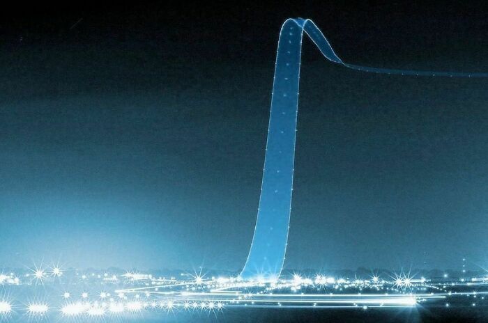 Foto de larga exposición de un avión despegando