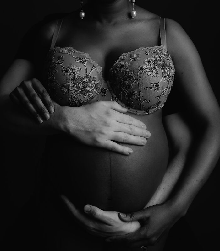 Choosing The Right Maternity Photographer For You (11 Pics)