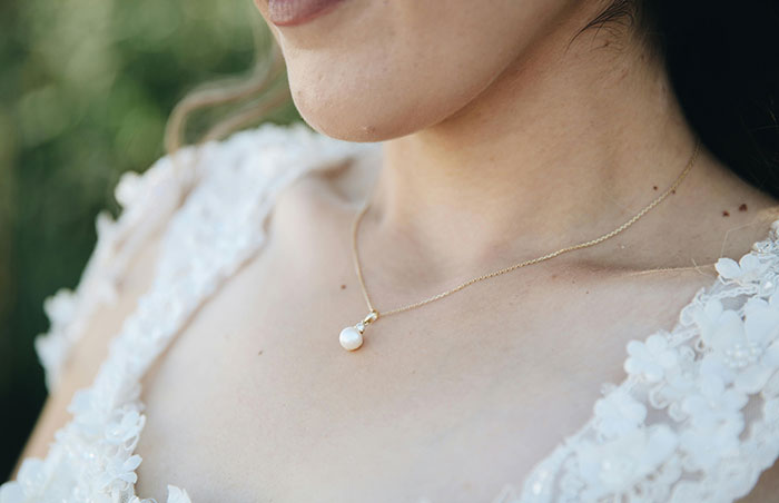 “Emily, You’re The Worst”: Pesky Bride Forces Bridesmaids To Buy And Wear Necklace Bearing Her Name