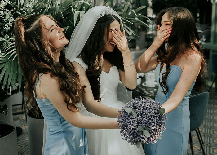 Couple Breaks Up After Bride Changes Her Mind About Making The Bridal Party Bleach Their Hair