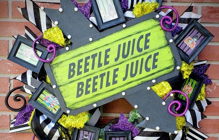 Beetlejuice Decorations: Large Wreath With Lighted Marquee And Your Favorite Characters Framed