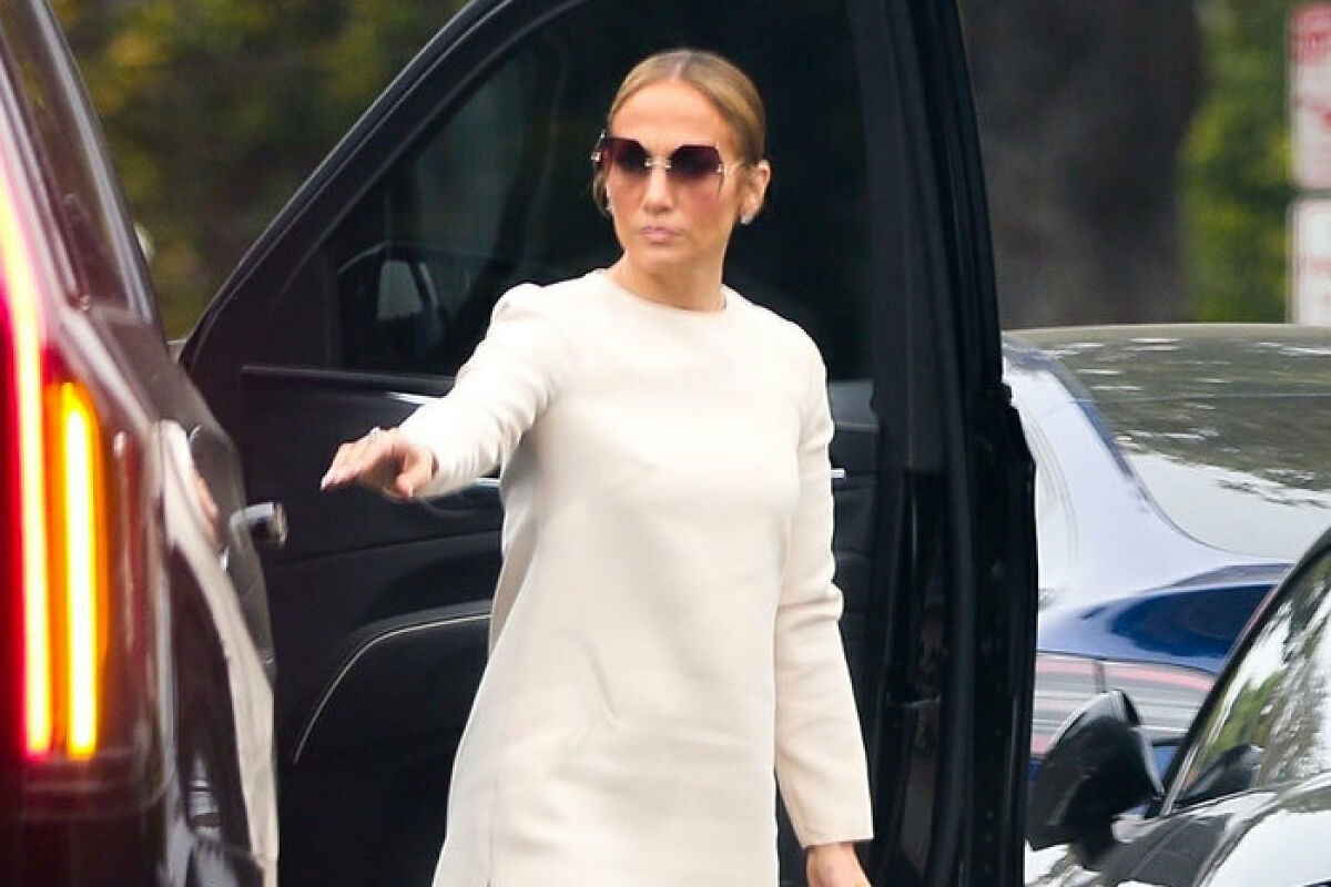 Jennifer Lopez and Ben Affleck Appear To Maintain Tense Distance At His ...