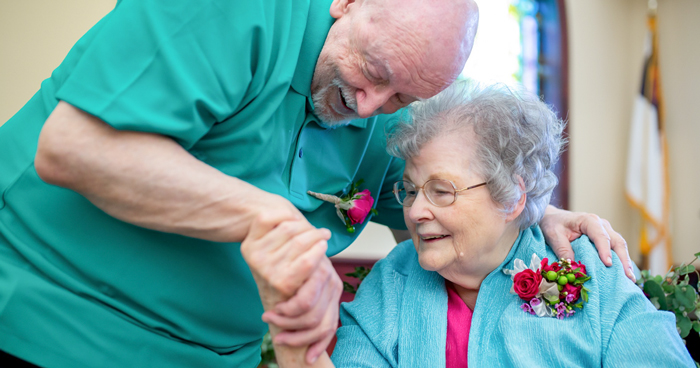 Elderly Couple Remarries 6 Decades Later Surrounded By Many Generations Of Their Family