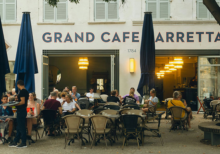 American Man’s Rant About European Cafés Banning Laptop Users Backfires