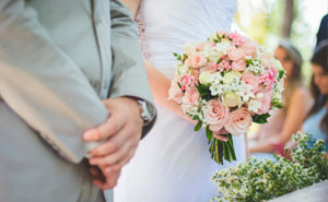 “Saw My Wife’s Face Drop”: Groom’s Stepsister Shows Up To Wedding Wearing White