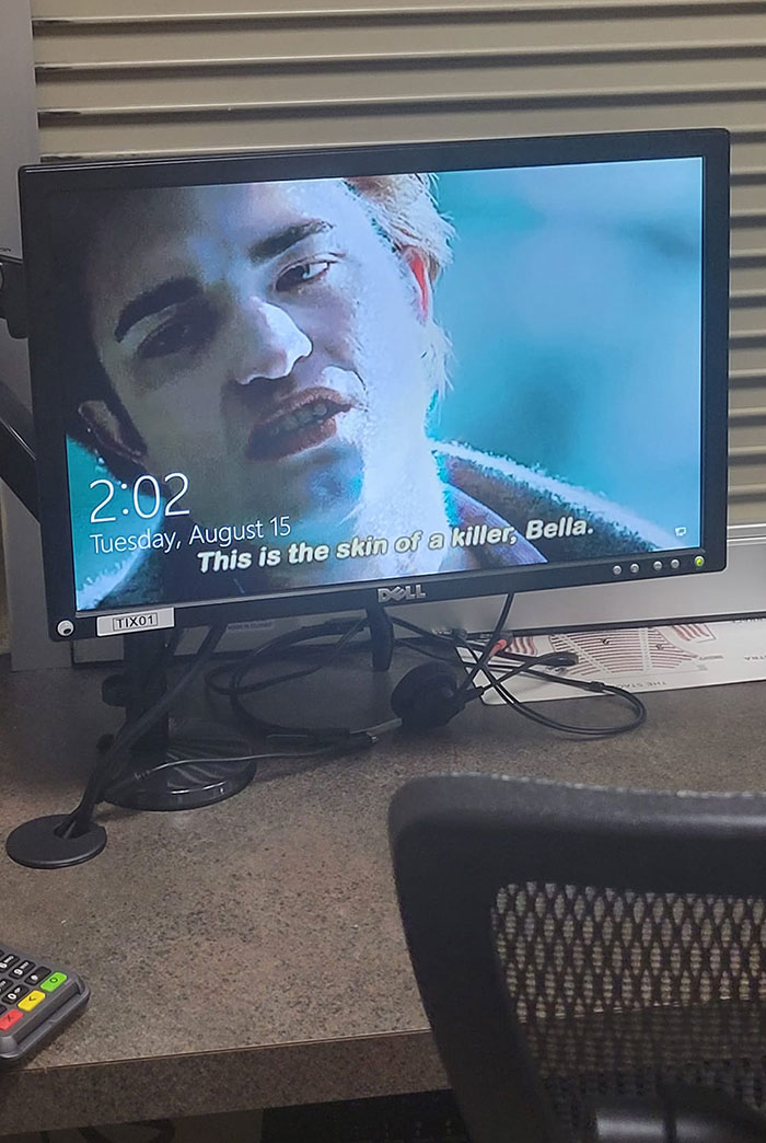 One Of My Coworkers Set This Background Weeks Ago And It Still Hasn't Been Changed