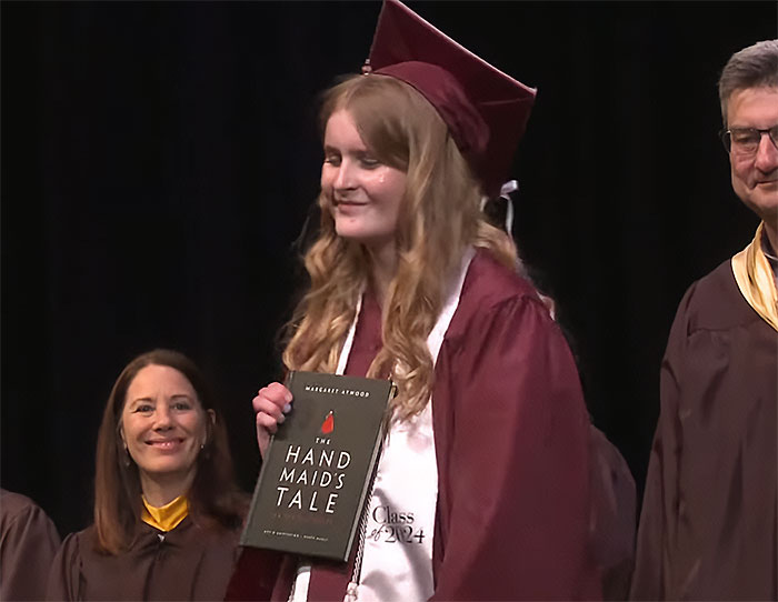 High School Graduate Refuses To Shake Superintendent’s Hand And Offers Him Banned Book On Stage