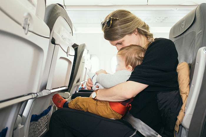 Single Mom Wonders If She’s A Jerk For Expecting Her Pilot Brother To Keep Giving Her Cheap Tickets