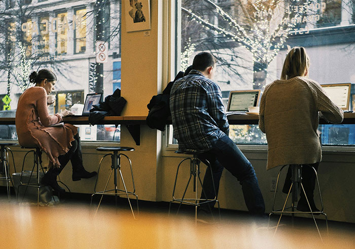 American Man’s Rant About European Cafés Banning Laptop Users Backfires