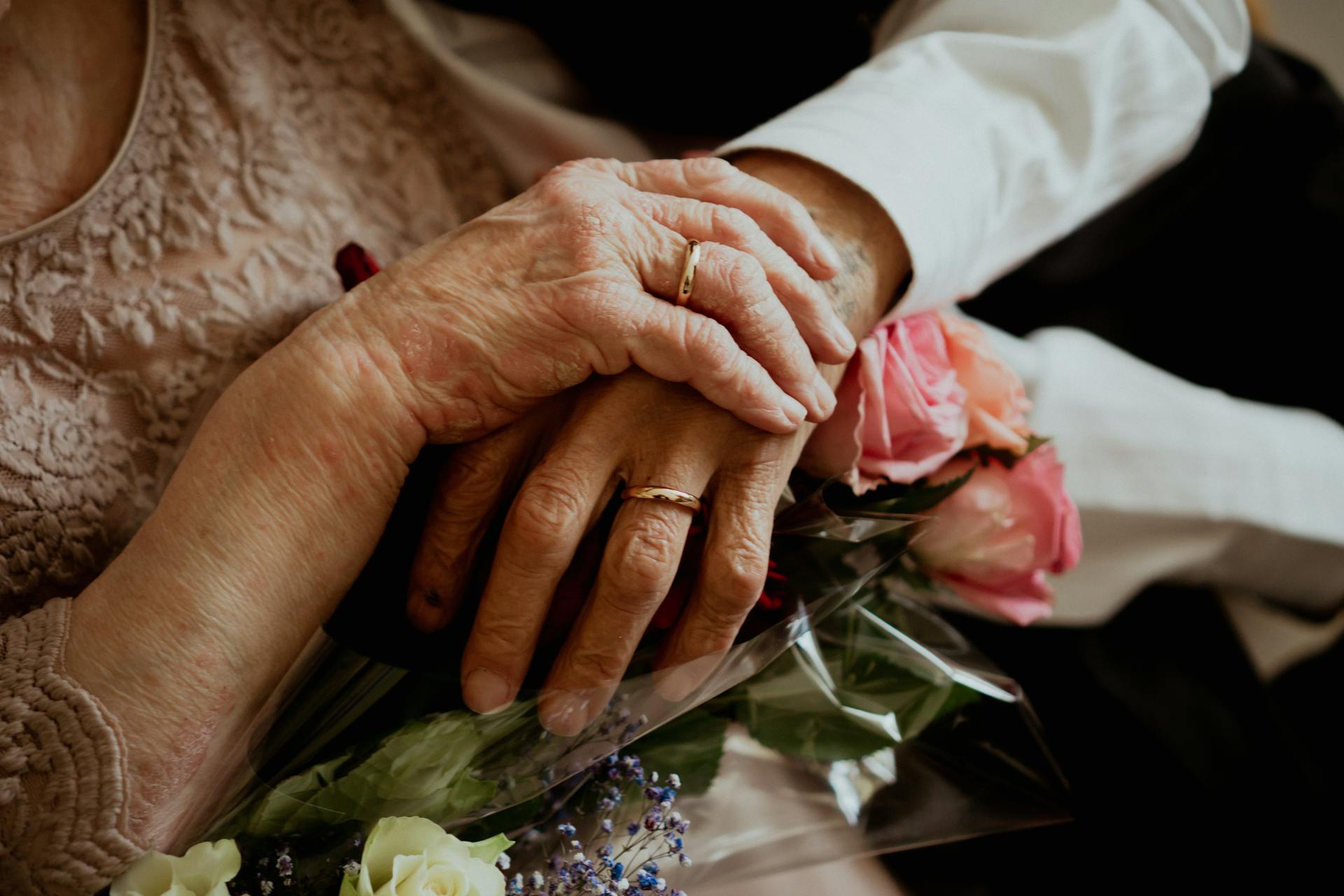 Elderly Couple Remarries 6 Decades Later Surrounded By Many Generations Of Their Family