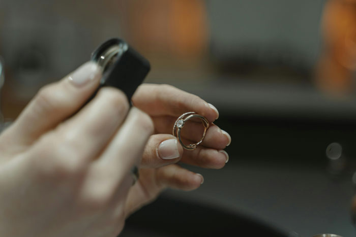 Sister’s Fiancé’s $50K Ring Hoax Exposed By Woman And Jeweler Wife, Engagement Called Off