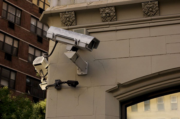 35 People Who Watch Security Cameras For A Living Reveal What Weird Things They’ve Seen