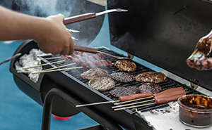 Mom Accidentally Causes Drama At BBQ When She Gives A Burger To Son Who Wasn’t Given One