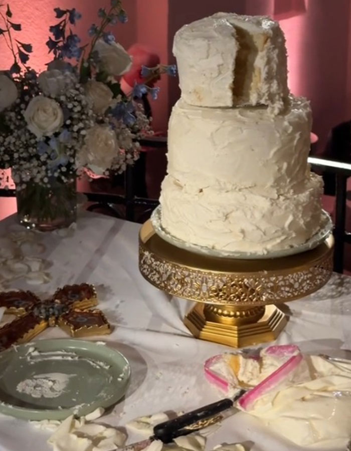 “Nothing Weird About It”: Bride Makes Her Own Wedding Cake The Morning Of The Ceremony