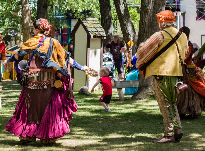 25YO Refuses To Take 12YO Sister To Renaissance Fair Because She Insists On Wearing Furry Outfit